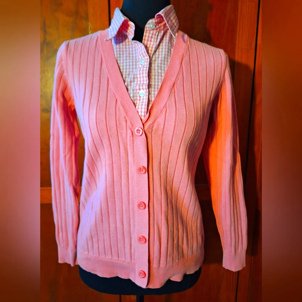 IZOD women's pink sweater with dicky collar and faux button front. Size S - Picture 1 of 5